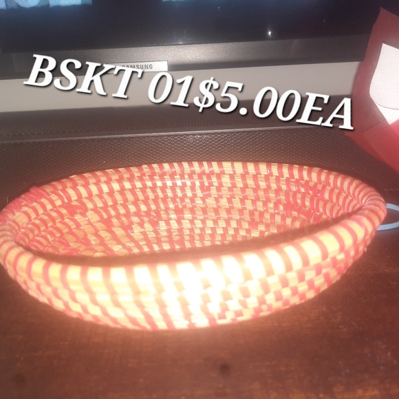 Ladies hand Bags and steak fans and ART,necklaces. Keys chains. - Picture 5 of 16